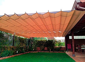 Instalación de Pérgola Entre Paredes en Fuenlabrada.