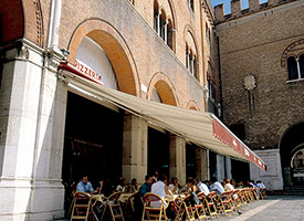 Instalaci&oacute;n de toldo extensible monoblock en Alcorc&oacute;n.