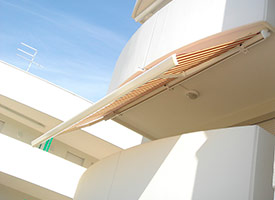 Instalaci&oacute;n de Toldo Extensible con Cofre en Fuenlabrada.