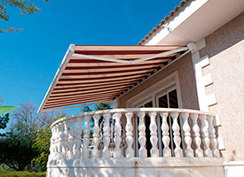 Instalaci&oacute;n de Toldo Extensible con Cofre en Villanueva de la Cañada.