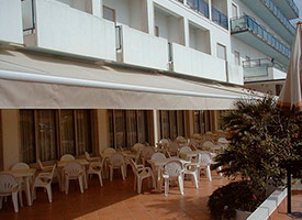 Instalaci&oacute;n de Toldo Extensible Monoblock en Restaurante en Madrid.