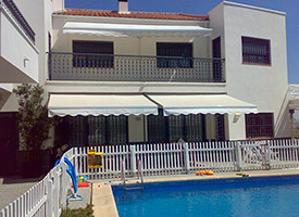 Instalaci&oacute;n de Toldos Extensibles Sencillos en chalet en Pozuelo.