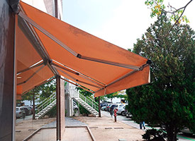 Instalaci&oacute;n de toldo extensible en Navalcarnero.
