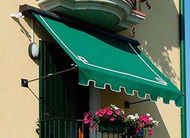 Instalación de toldo punto recto retro en Pinto.