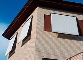 Instalaci&oacute;n de Toldo Punto Recto con Cofre en vivienda en viviendas Boadilla del Monte.