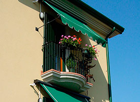 Instalaci&oacute;n de Toldo Punto Recto modelo Retro en viviendas en Toledo.