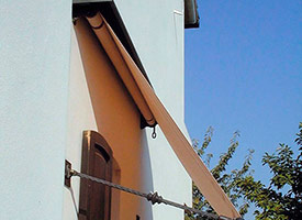 Instalaci&oacute;n de Toldo Punto Recto modelo Retro en viviendas en Toledo.