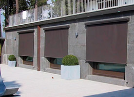 Instalaci&oacute;n de Toldo Vertical con Cofre en Fuenlabrada.